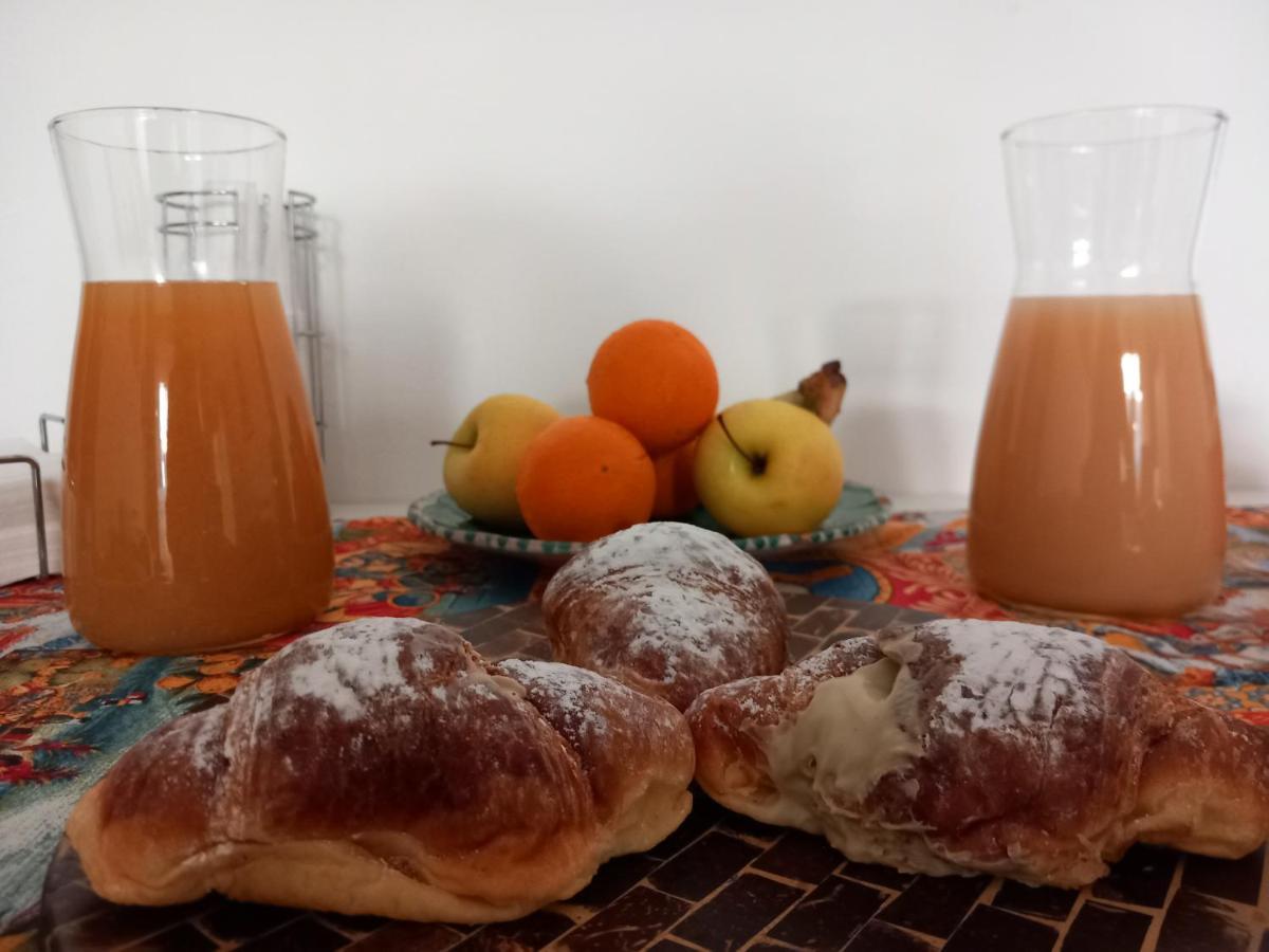 Bed and Breakfast La Valigia Sul Letto CTA Exterior foto